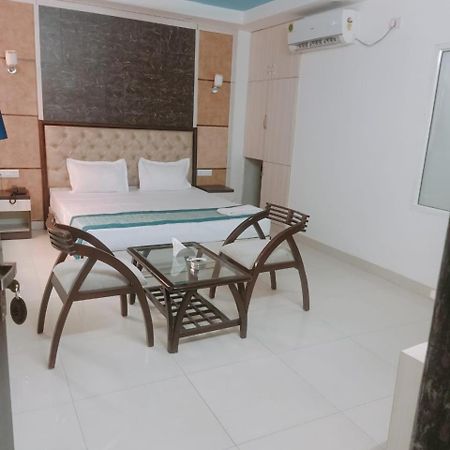 Aero Home Stay- Bed & Breakfast New Delhi Exterior photo